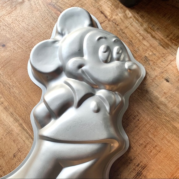 WILTON Mickey Mouse Cake Pan - Picture 3 of 4
